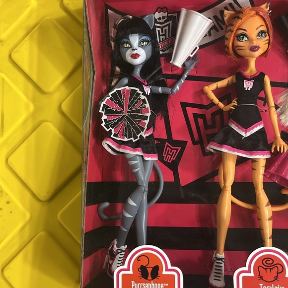 MONSTER HIGH - Fearleading Cheer Squad: 3 Cat Doll Set!  NIB - Picture 4 of 5